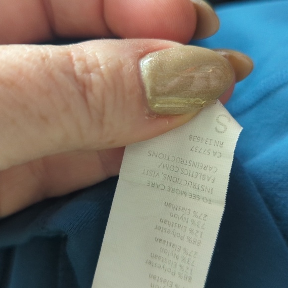 This listing is for a pair of size small fabletics power hold leggings - Picture 3 of 4